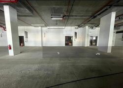 Middle Road (D7), Retail #465839121